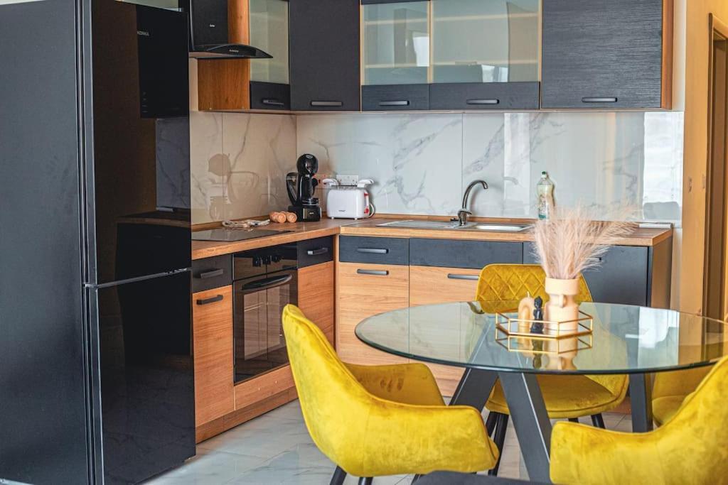 Stylish Seafront Spinola Apartment Saint Julian's Екстер'єр фото